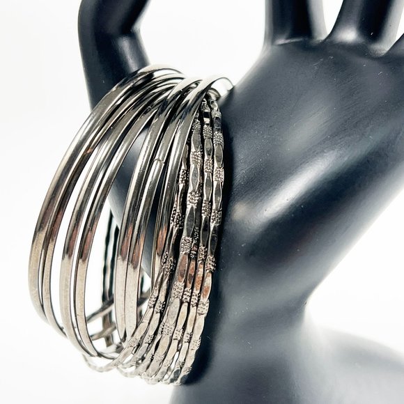 */$25 14 Interlocked Thin Metal Bangle Bracelets Lot - Picture 1 of 5